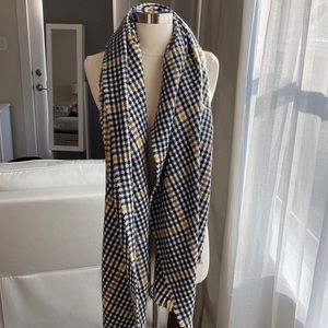 🌺 Black yellow and white scarf